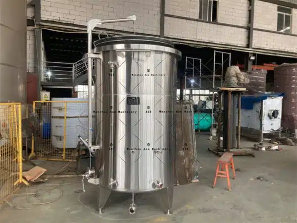 variable capacity wine tank